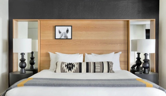 King + Sofa Sleeper, Gravity Haus, Heated Pool, Hot Tub, Teton Village
