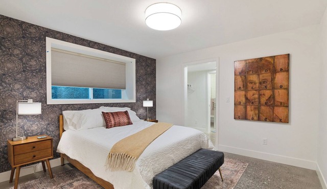 King Spa 1 bedroom Suite + Near UW + Walk to Lake Union Restaurants & Shops