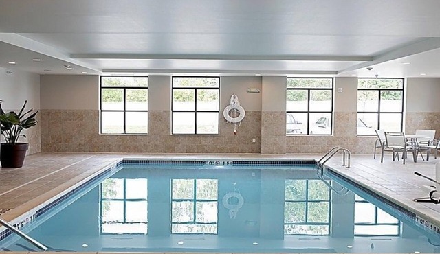 King Suite | Free Breakfast + Indoor Pool