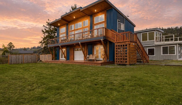 Lagoon Point Retreat Beach Access + Fire Pit + Game Room | Chateau Coho