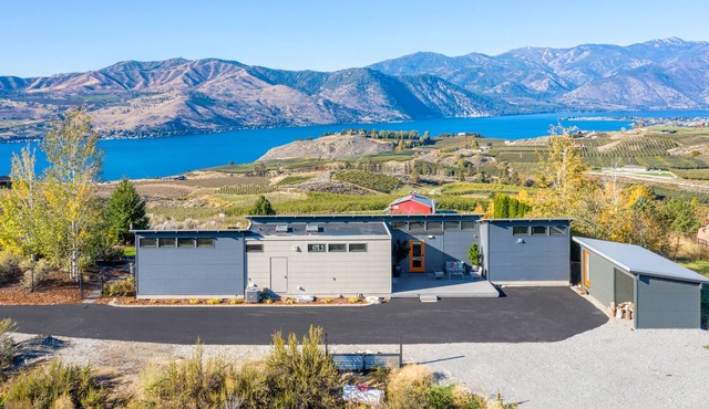 Lake Chelan Vacation Rental with private pool and hot tub, sleeps up to 6 adults