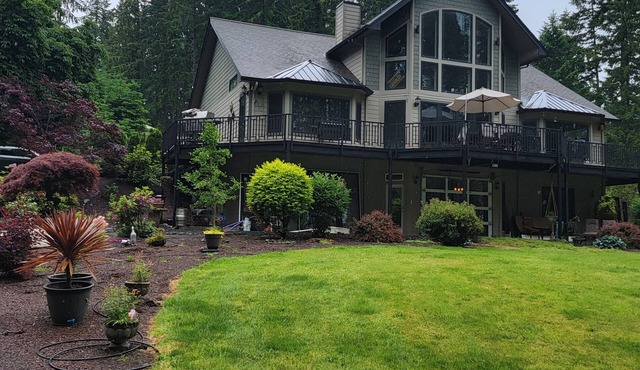 Lake front LAWN FLOOR of bi-level home. bottom floor only. private entrance.