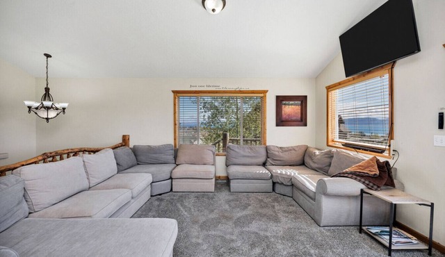 Lake Life Cabin in Bear Lake and Dog Friendly