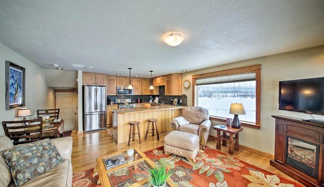 Lake Pend Oreille Condo w/Porch & Mountain View!