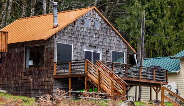 Lake Sutherland Cabin w/Dock Access & Kayaks