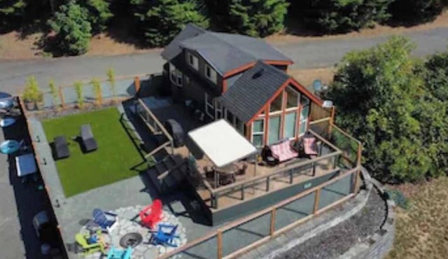 Lake Sutherland Tiny Home with Loft, Deck