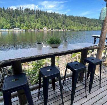 Lakefront Cabin, Eatonville Wa
