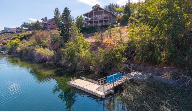 Lakefront Cottage - Hot Tub - Private Dock - Near Chelan