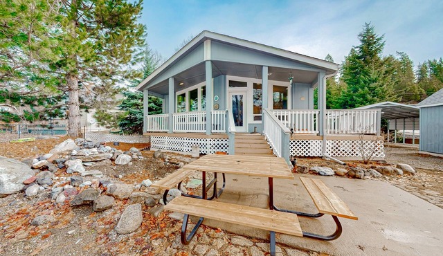 Lakefront, dog-friendly home with dock, great porch & gorgeous views