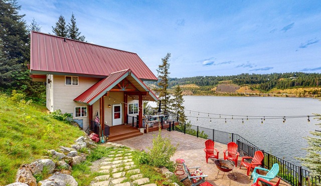 Lakefront, dog-friendly home with private dock, swimming beach & firepit
