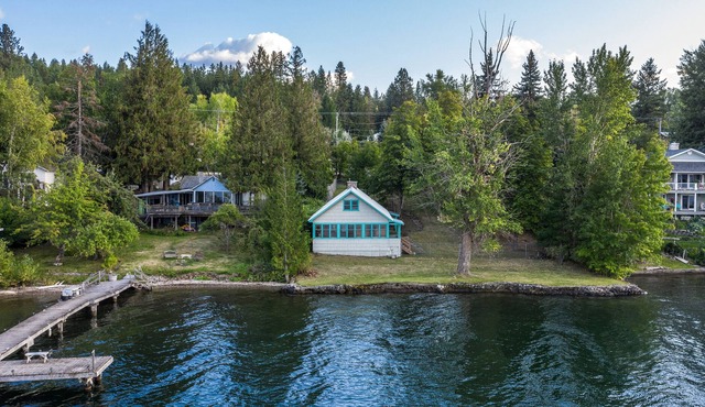 Lakefront home on Lake Pend Oreille w/full kitchen & large fenced yard!