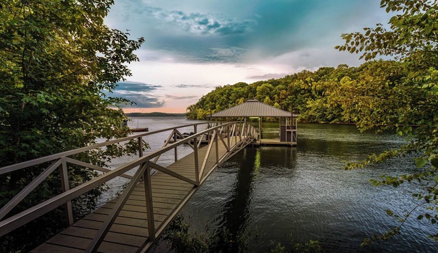 Lakefront Home | Private Dock, Hot Tub & Kayaks