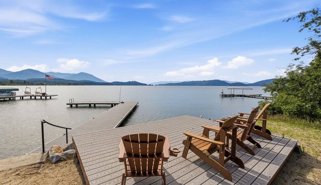 Lakefront Luxury w/Hot Tub & Private Dock