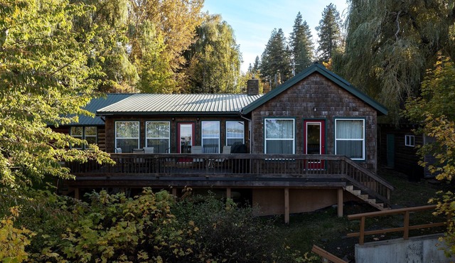 Lakeshore Getaway - Lakefront Cabin