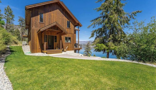 Lakeside retreat with panoramic views