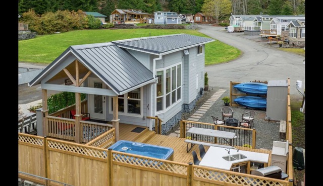 Lakeview, Hideaway ; Beautiful lake, nice hikes, refreshing hot tub, and more!