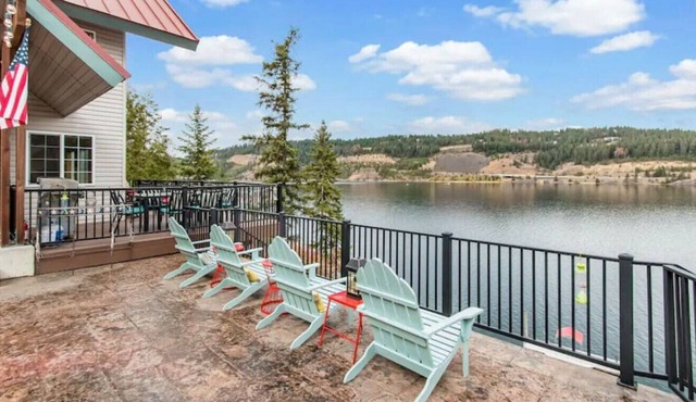 Lakeview Retreat- Waterfront, Private dock, amazing views!