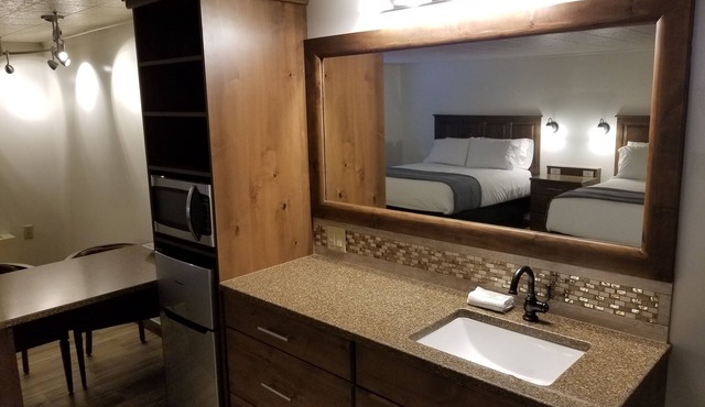 Lamplighter Lodge