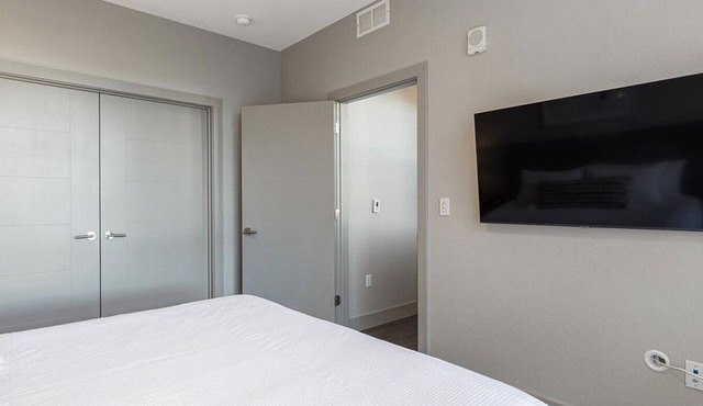 Landing at Encore Evans Station - 1 Bedroom in Overland