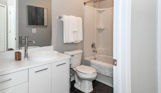 Landing at Five Points of Auburn Hills - 2 Bedrooms in Downtown Auburn Hills