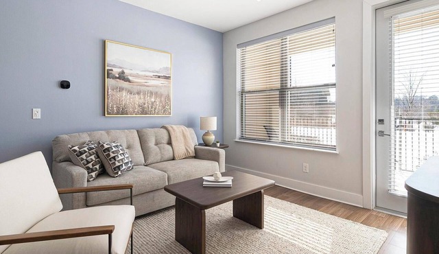 Landing | Chic 2BD, Clubhouse, Pool