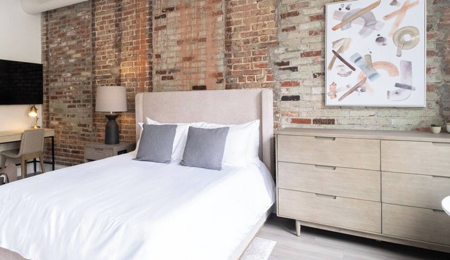 Landing | Chic Studio in Five Points South