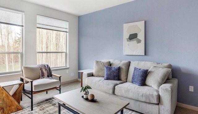 Landing | Incredible 2BD, Pool, Gym