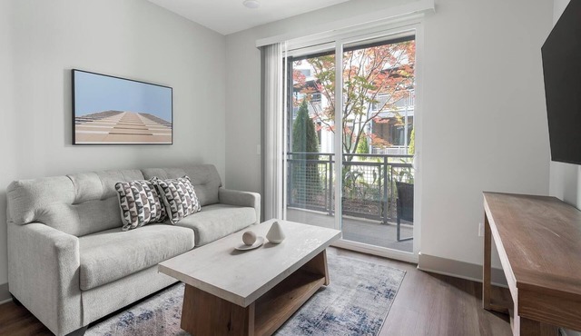 Landing | Modern 1BD, Courtyard, Yoga Studio