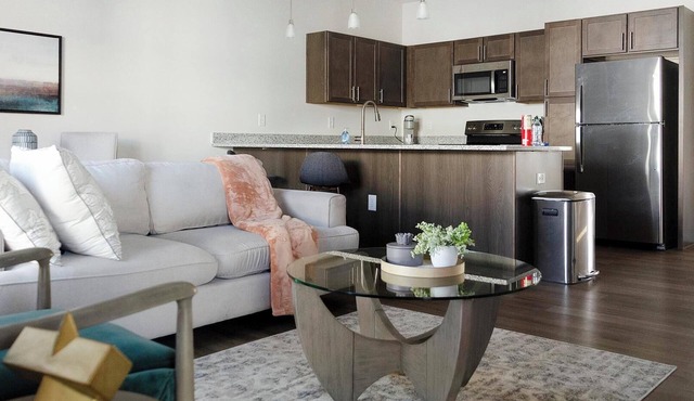 Landing | Stylish 2BD, Pool, Gym