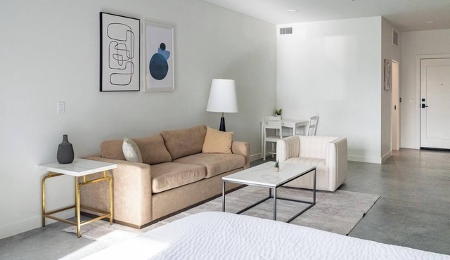 Landing | Stylish Studio, Rooftop Lounge