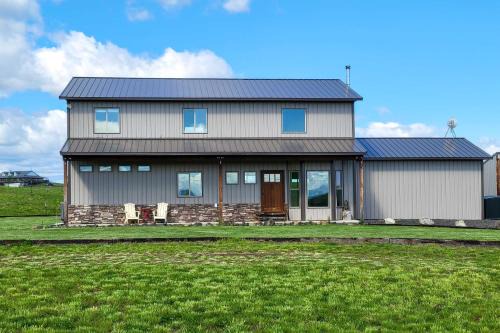 Laptop-Friendly Grangeville Getaway w/Fire Pit!