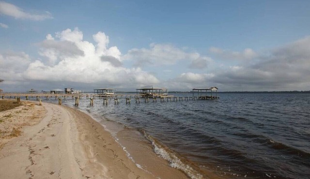 Large 3 bedroom on Perdido Bay and pet friendly