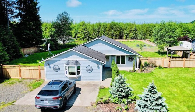 Large 6BR with Game Room, Perfect for Large Families & Groups, Forks PNW Retreat