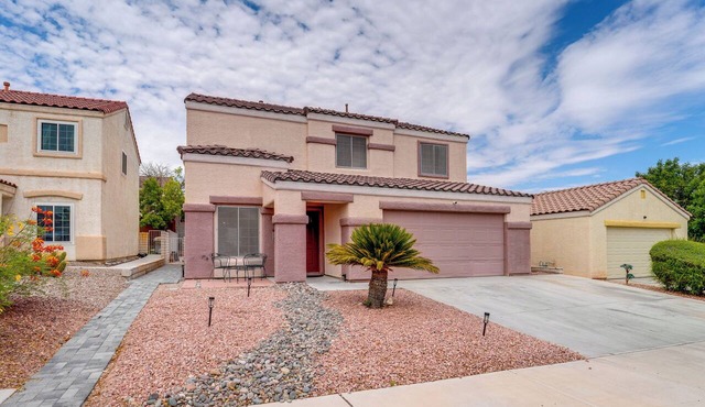 Large Backyard & Fire Pit! Las Vegas Family Home
