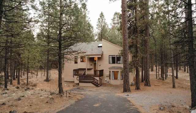 Large Black Butte Home With Private Hot Tub