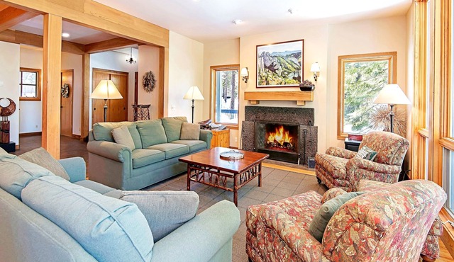 Large Black Butte House - Perfect for Extended Families!