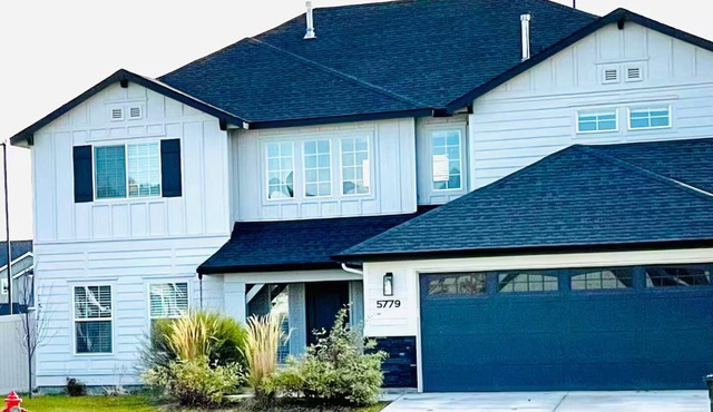 Large Families Welcome at Adale! Spacious Big house sleeps 12 in serene Meridian