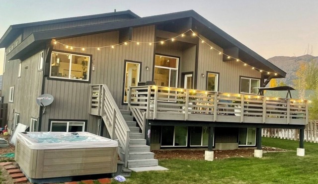 Large Home Located In Alpine