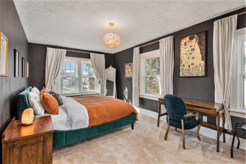 Large Midtown Home With King Beds, Bunk Room, and Arcade