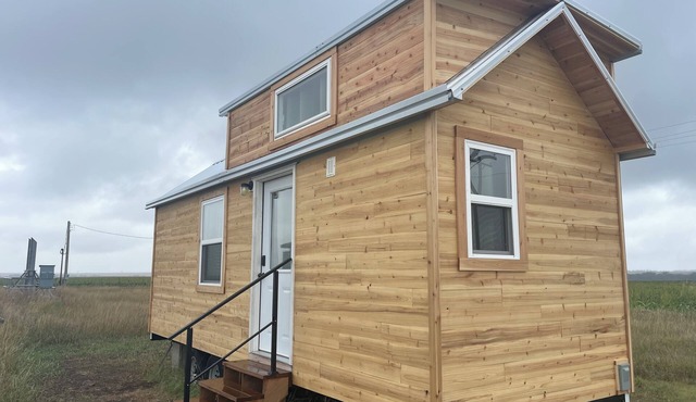 Large Tiny Home Cabin - Sleeps 6