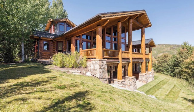Last Minute Savings! Home with Theater and Hot Tub on Private Ski Run!