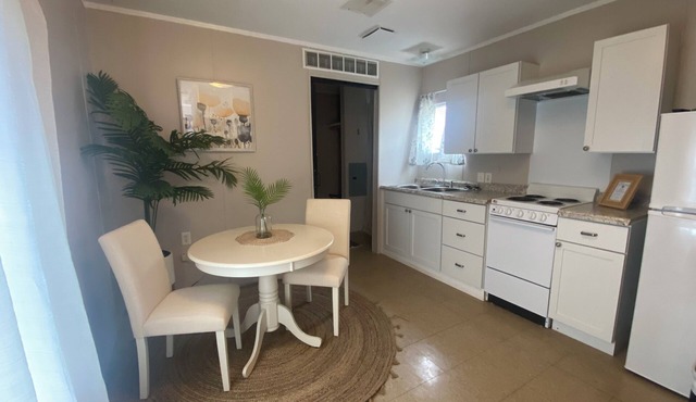 Le Petite Maison: A rustically charming rental space with exemplary hospitality.
