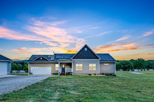 Lebanon Family Riverfront Hideaway: Dogs Welcome