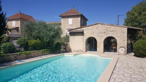 Les chênes verts in Cornillon