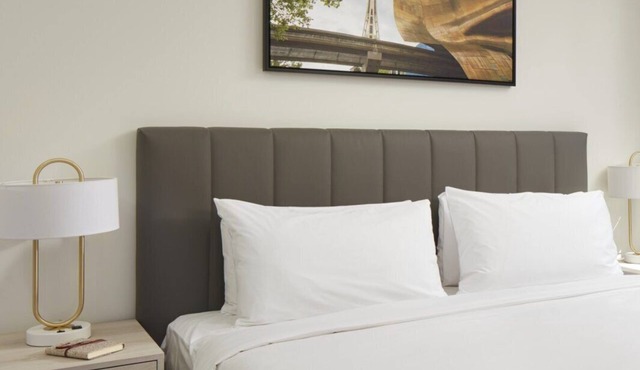 Level Seattle - One Bedroom Suite
