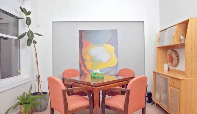 Lincoln Park Light-filled, Historic 1BDR Retreat