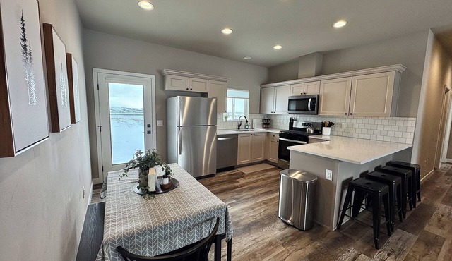 Little Peaks - small, cozy home with beautiful mountain views!