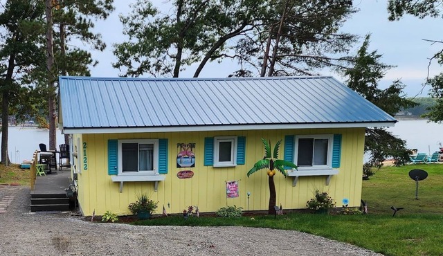 Little Yellow Cottage - Beach - Little Island Lake