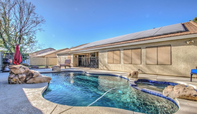 Location! Location! Location! Spacious 4 bedroom with Pool, WiFi, and AC in Mesa