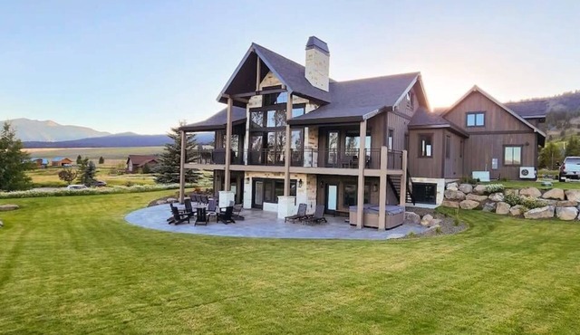 Lodge at Cutthroat Landing- 20 mins to Yellowstone+Hot Tub+FirePit+Pickleball+LakeAccess+Henry'sLake